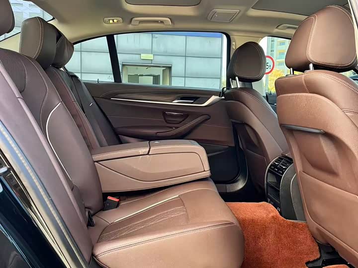 Фото 5 - BMW 5 Series