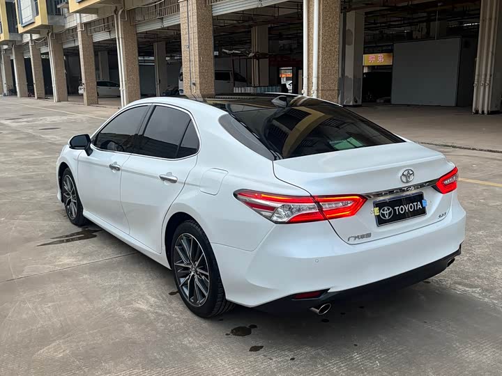 Фото 4 - Toyota Camry