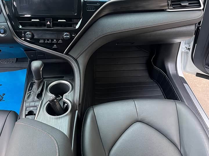 Фото 7 - Toyota Camry