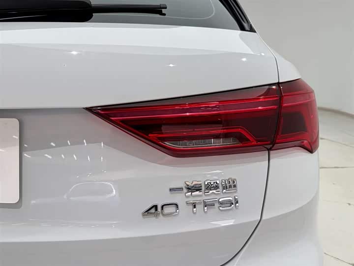 Фото 10 - Audi Q3