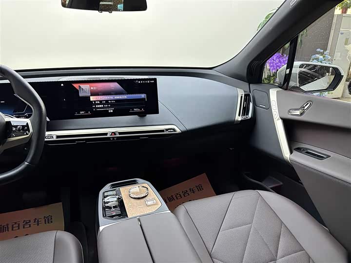 Фото 18 - BMW iX