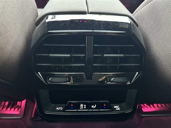 Фото 19 - BMW iX