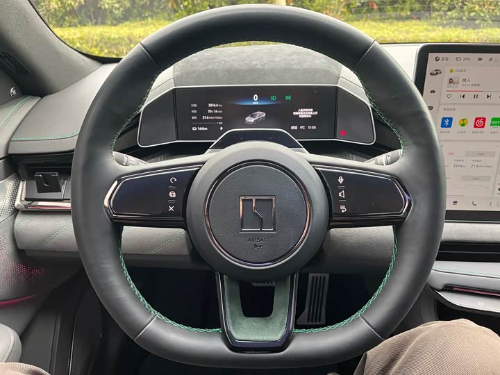 Фото 16 - Zeekr 001