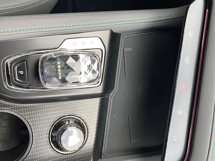 Фото 21 - Zeekr 001