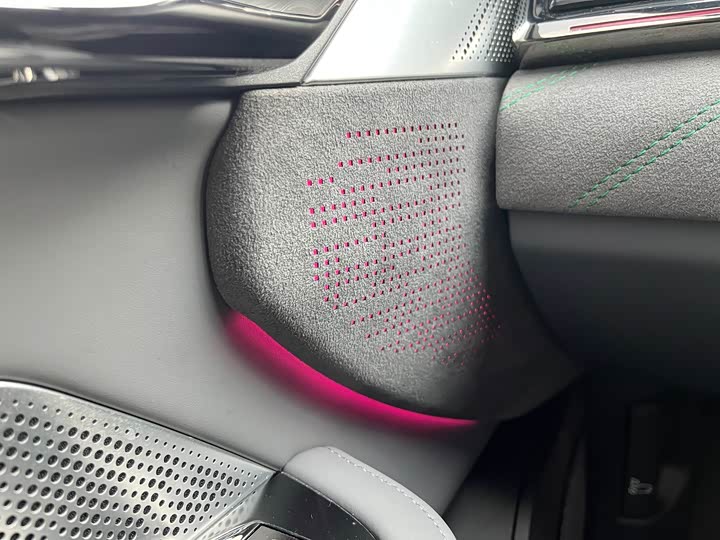 Фото 22 - Zeekr 001