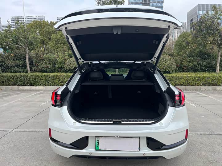 Фото 23 - Zeekr 001