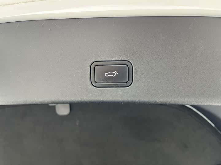 Фото 24 - Zeekr 001