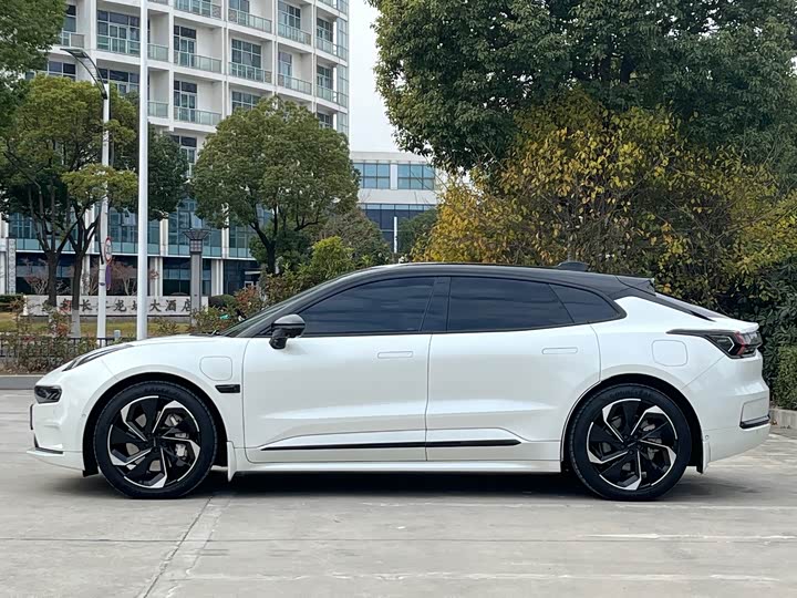 Фото 3 - Zeekr 001