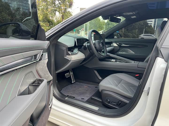 Фото 6 - Zeekr 001