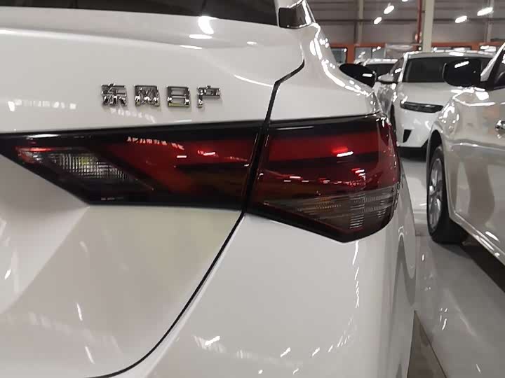 Фото 11 - Nissan Sylphy