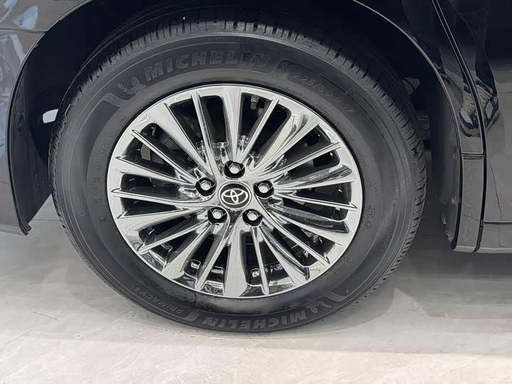 Фото 15 - Toyota Alphard