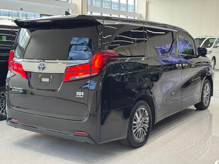 Фото 17 - Toyota Alphard