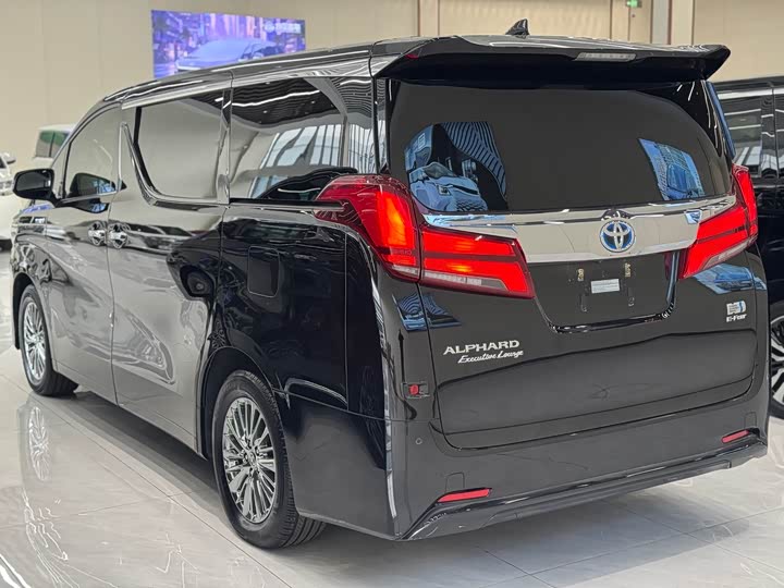 Фото 18 - Toyota Alphard