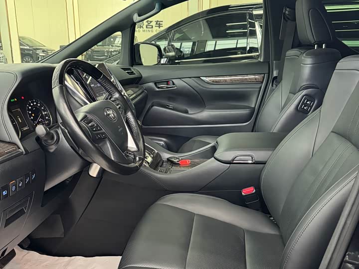 Фото 4 - Toyota Alphard