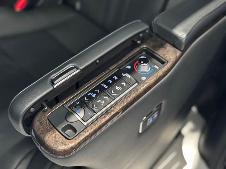 Фото 7 - Toyota Alphard