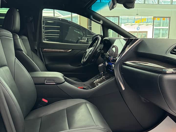 Фото 9 - Toyota Alphard