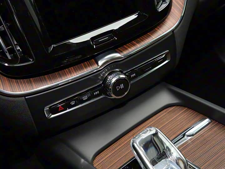 Фото 13 - Volvo XC60