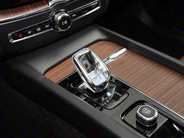 Фото 14 - Volvo XC60