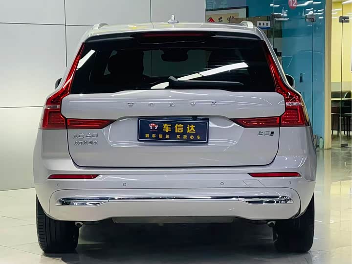 Фото 4 - Volvo XC60