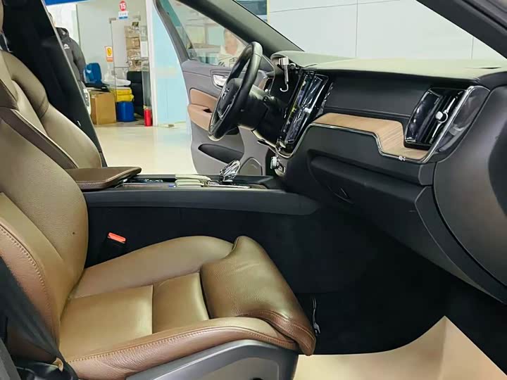 Фото 6 - Volvo XC60