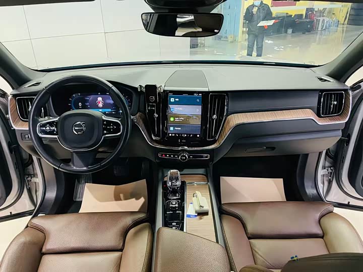 Фото 9 - Volvo XC60