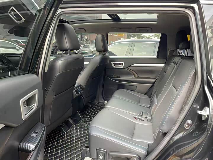 Фото 6 - Toyota Highlander