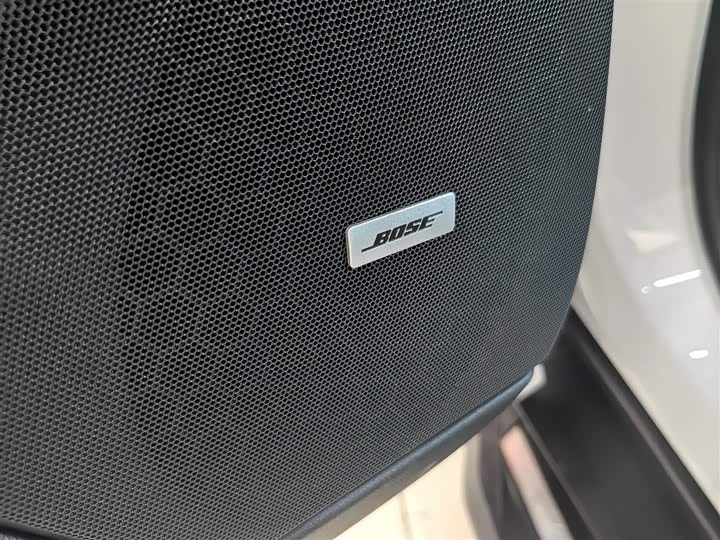 Фото 10 - Cadillac XT5