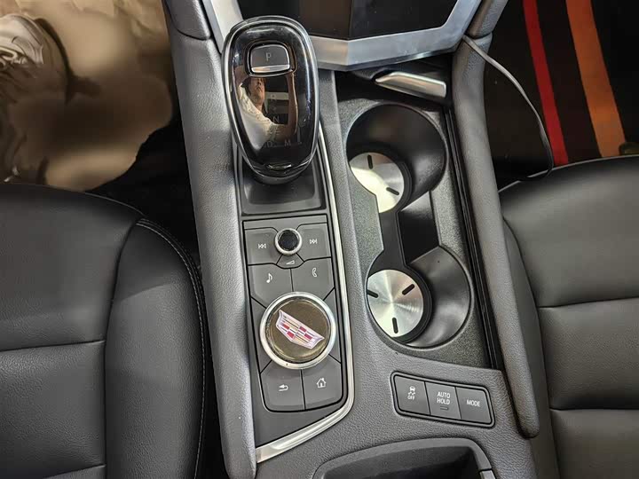 Фото 11 - Cadillac XT5