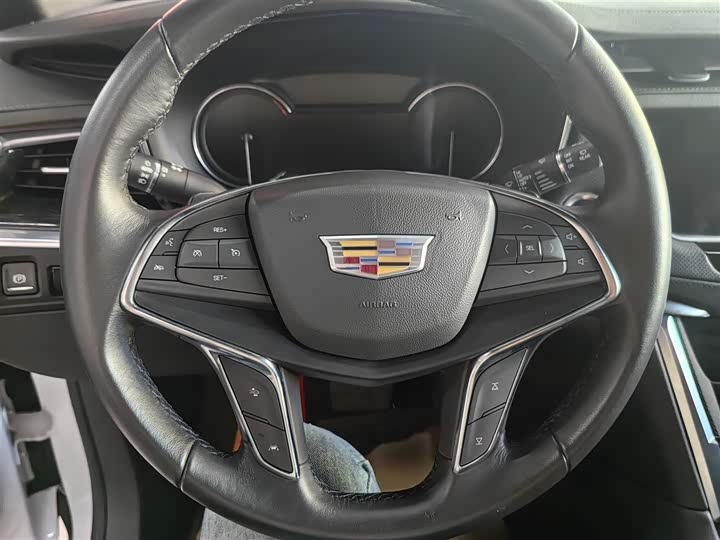 Фото 12 - Cadillac XT5