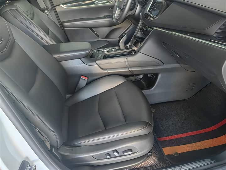 Фото 13 - Cadillac XT5