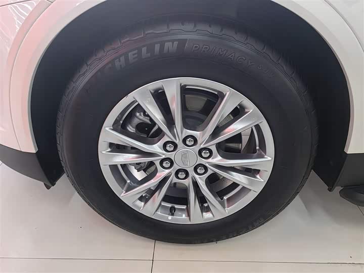 Фото 8 - Cadillac XT5