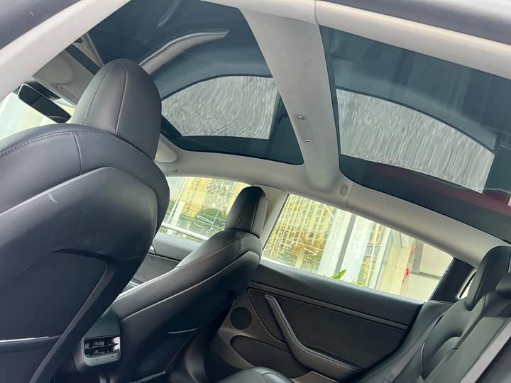 Фото 10 - Tesla Model 3