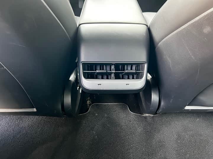 Фото 12 - Tesla Model 3