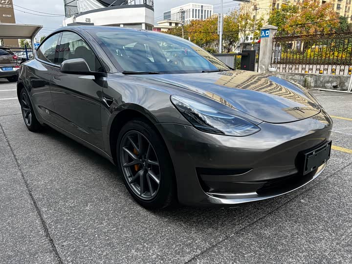 Фото 3 - Tesla Model 3