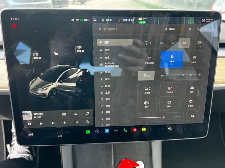 Фото 7 - Tesla Model 3