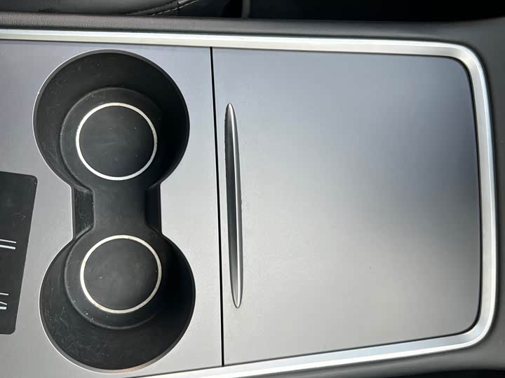 Фото 8 - Tesla Model 3