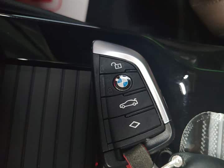 Фото 12 - BMW iX3