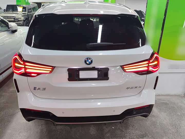 Фото 8 - BMW iX3