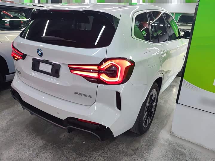 Фото 9 - BMW iX3