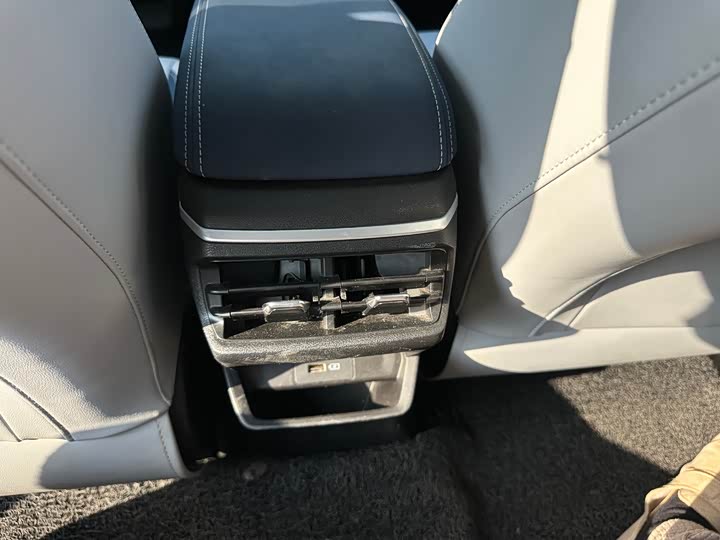 Фото 10 - Geely Emgrand