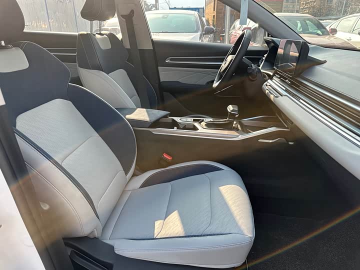 Фото 12 - Geely Emgrand