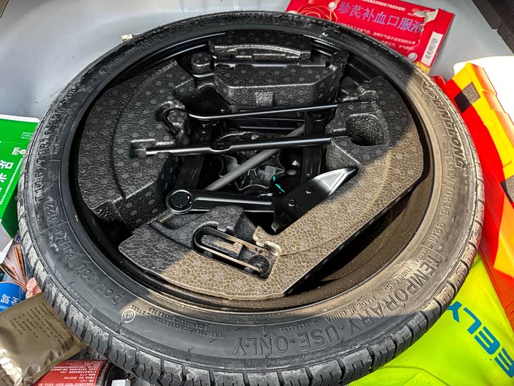 Фото 14 - Geely Emgrand