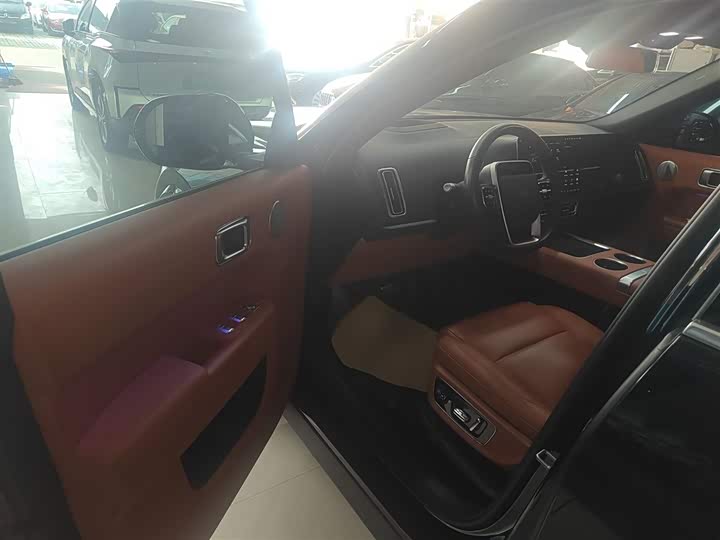 Фото 13 - LiXiang L9