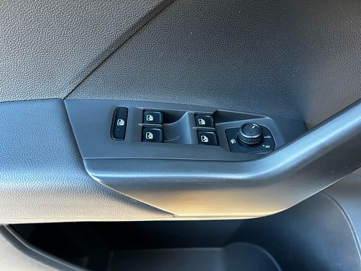 Фото 5 - Volkswagen T-Cross