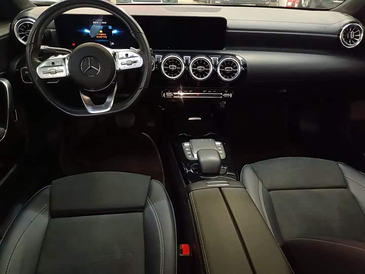 Фото 10 - Mercedes-Benz A-Class