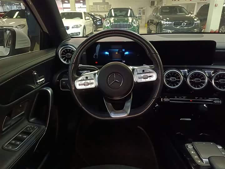 Фото 11 - Mercedes-Benz A-Class