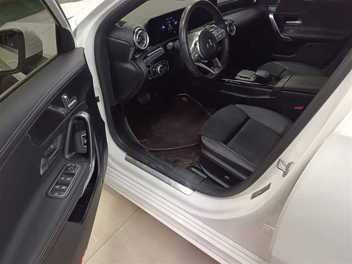 Фото 16 - Mercedes-Benz A-Class