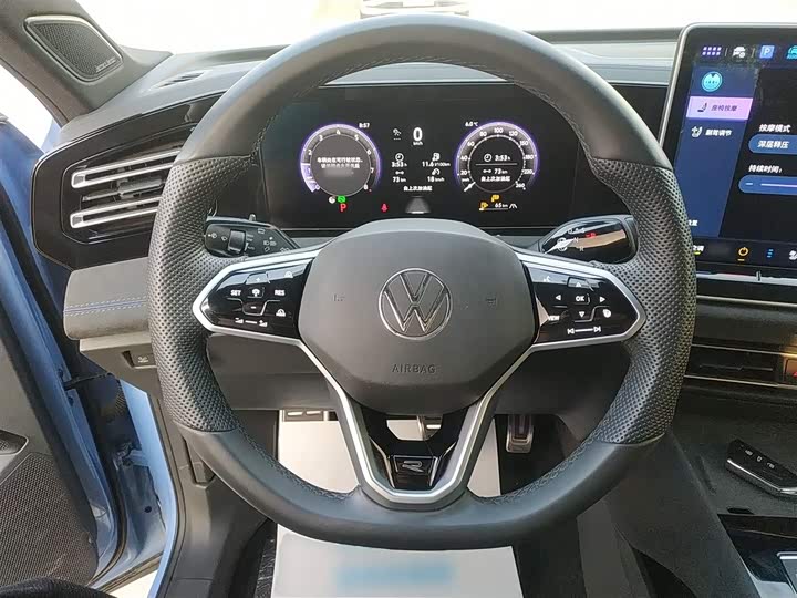 Фото 11 - Volkswagen Tiguan L Pro