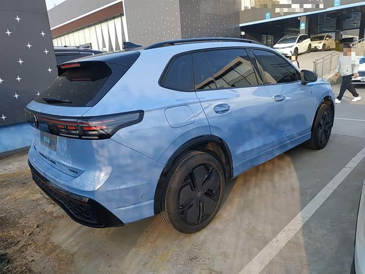 Фото 7 - Volkswagen Tiguan L Pro