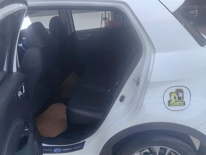 Фото 11 - Geely Vision X3